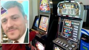 Preotul Daniel din Vaslui a împrumutat bani de la enoriași și i-a jucat pe toți la „păcănele”. Ce a urmat depășește orice imaginație