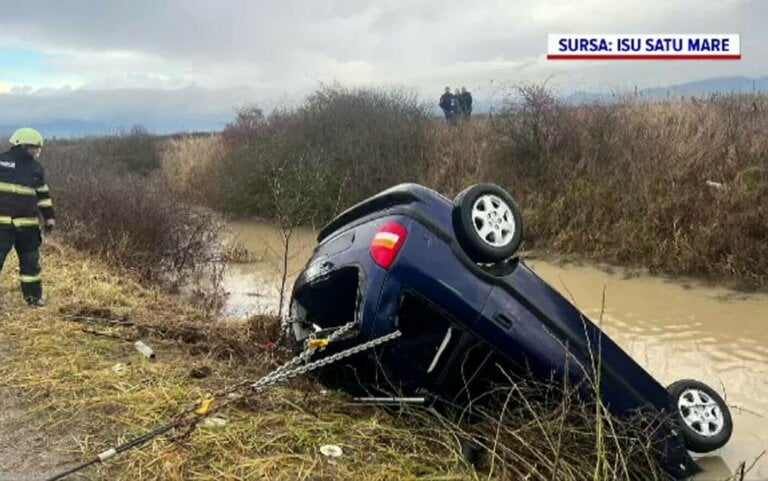 Un copil de 13 ani, mama și bunica lui au murit în mașina răsturnată în apă, în Satu Mare. Sora băiatului, singura în viață