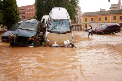 Inundații devastatoare în Spania. Zeci de morți și pagube uriașe în Valencia