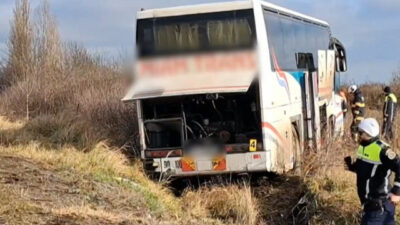 Șofer de autocar mort la volan, 25 de pasageri în pericol