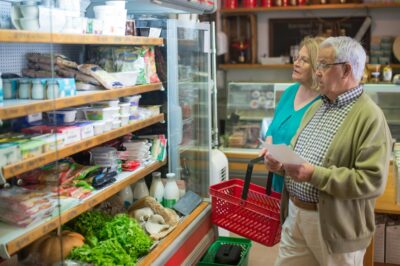 A fost modificată valoarea voucherelor alimentare 2025: Suma de bani pe care urmează să o primească românii direct pe card