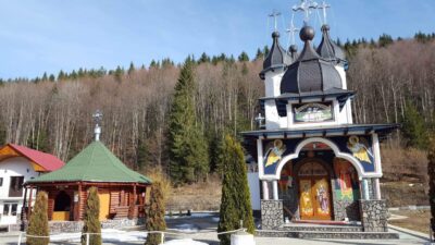 Tragedie la o mănăstire din Suceava. O măicuță și-a pierdut viața după ce a alunecat pe gheață