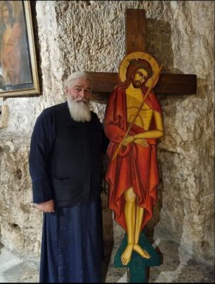 Părintele Calistrat: „Să spui de 7 ori dimineața și de 7 ori seara această rugăciune scurtă și puternică”