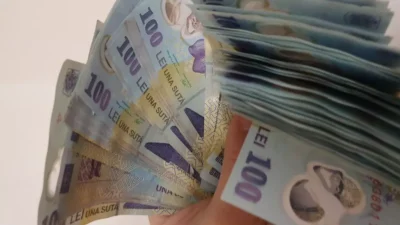 Guvernul alocă 700 de lei pe cardurile de alimente. Cine primește banii și când vor fi virați?