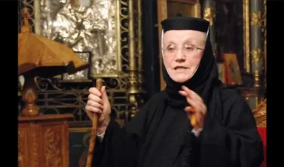 Maica Siluana: Să te așezi în genunchi, dar să nu te rogi din carte! Să spui așa, simplu! În numai 2 cuvinte! Dumnezeu face tot ce-I ceri. Tot, tot, tot! Să-L pui pe Dumnezeu la încercare! Să zici: