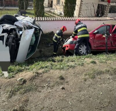 Accident rutier grav în Argeș: Cinci răniți, inclusiv un copil, transportați de urgență la spital