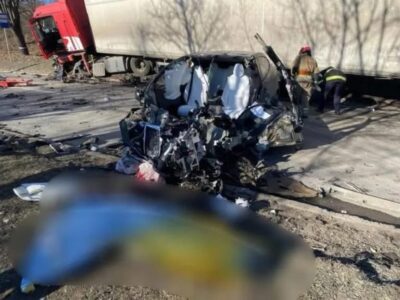Accident cumplit în această dimineață! Mașină SPULBERATĂ de un TIR intrat pe contrasens!