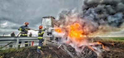 Acum! Un TIR a luat foc în mers! Trafic blocat!
