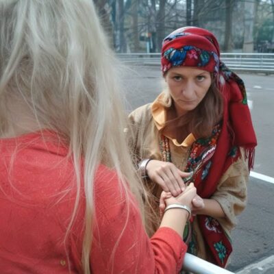 Nu te urca în mașina albastră… ea merge la cimitir