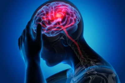Accidentul vascular cerebral nu ține cont de vârstă: recunoaște semnele și acționează rapid înainte să fie prea târziu