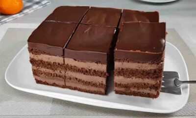 Tort cu ciocolata- Absolut delicios, bine insiropat si cu o crema revenoasa