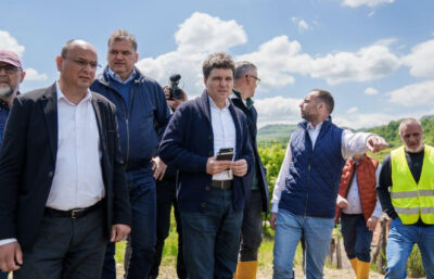 Nicusor Dan intervine dupa ce a fost sa vada cu ochii lui dezastrul de la Salina Praid: „Masuri urgente dupa inundatiile devastatoare. Oamenii afectati vor primi compensatii”