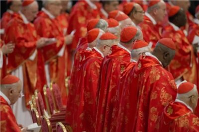 Breaking news. Fum NEGRU la Vatican! Ce semnificație are