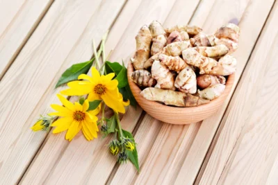 Topinamburul, planta care scade glicemia și poate înlocui insulina naturală! Ce spun specialiștii despre consumul zilnic