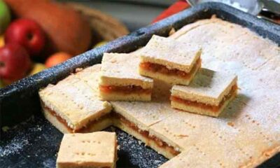 Placinta cu mere, reteta luata de la bunica mea. Este delicioasa, iubitorii de mere o vor adora.