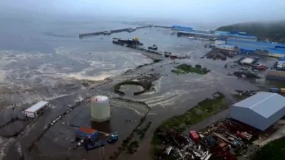 Cutremurul de 88 din Rusia a declansat trei valuri de tsunami. Primele imagini cu dezastrul lasat in urma