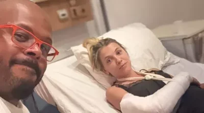 Accident în centrul Bucureștiului! Andreea Ibacka, cu mâna în ghips după ce a zburat de pe motor!