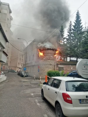 Incendiu puternic pe Bulevardul I.C. Brătianu: Trafic blocat din cauza fumului dens!