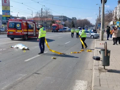 ULTIMĂ ORĂ! Adolescent de 16 ani SPULBERAT de o dubă! Acesta a MURIT pe loc!