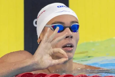 David Popovici, dublu campion mondial, scrie istorie în natație la Singapore