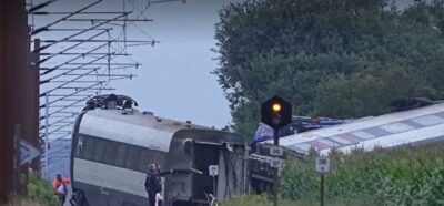 Tragedie uriașă! O persoană a murit, după ce un tren cu peste 90 de pasageri a lovit un utilaj agricol, în Danemarca