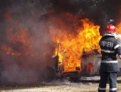 Incendiu violent la grajd turistic din Râșnov: 2.000 mp afectați, intervenție ISU intensă