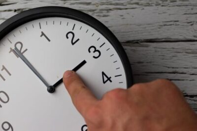 ȘOC: România tre la ora de iarnă mai devreme — Iată cum te va afecta pe 26 octombrie!