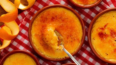 Rețeta secretă a cremei catalane care a cucerit întreaga lume! Nu vei ghici ingredientul surpriză!