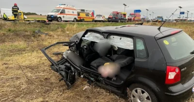 Accident rutier grav în județ. Trei persoane rănite, după ce trei mașini s-au izbit