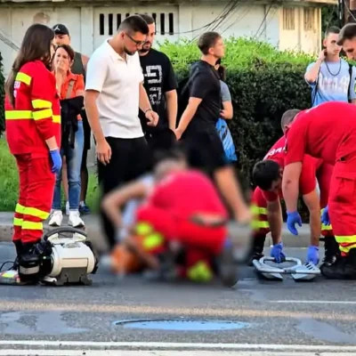 Șoferiță neatentă lovește în plin un pieton regulamentar: dosar penal și spitalizare după trecerea pe roșu!