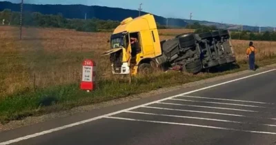 Alertă! Cisternă cu acid sulfuric s-a răsturnat! Pericol uriaș!