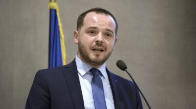 Șoc în Educa: Daniel David refuză demisia — 30.000 de profesori amenință să blocheze școlile pe 8 septembrie!