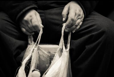 Cardurile de alimente au fost deja încărcate! Primele județe în care beneficiarii au primit cei 125 de lei