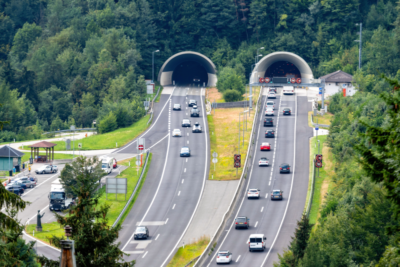 Vești uriașe! Mult așteptata autostradă revine în forță: Lucrările reluate după 14 ani de blocaj!