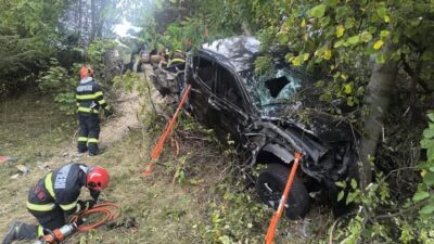 ȘOC pe DN 73! Bărbat găsit MORT în mașina zdrobită într-o râpă, după ce s-a întors de la nuntă!