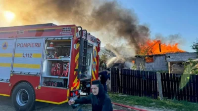 Incendiu violent! Trei case arse din temelii! Familii întregi distruse!