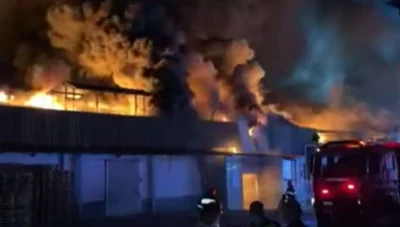 Incendiu puternic în București, în zona Pantelimon. Flăcările au izbucnit la fostul depozit Antrefrig Citeşte întreaga ştire: Incendiu puternic în București, în zona Pantelimon. Flăcările au izbucnit la fostul depozit Antrefrig
