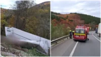 Un TIR s-a răsturnat pe DN1. Șoferul a ieșit singur din cabină, dar a fost dus de urgență la spital