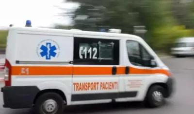 Nu l-au lăsat să doarmă, așa că a luat barda! Un nepalez a atacat doi colegi într-o comună din Dâmbovița.