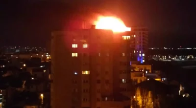 Alertă! Arde un bloc! Bărbat grav rănit după ce a sărit de la etajul 2, speriat de fum!