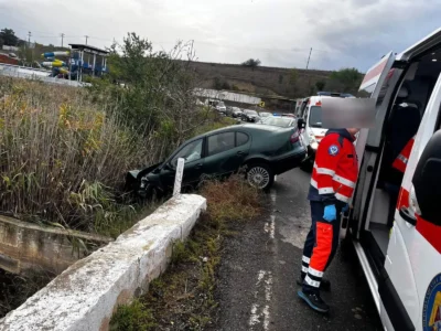 Dezastru pe șosea! Un tânăr de 22 de ani a băgat 3 oameni în spital. Greșeala fatală pe care a făcut-o în curbă.