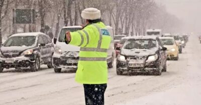 ATENȚIE, șoferi! Legea s-a schimbat! Riști amendă de 2.900 de lei și rămâi fără talon dacă nu ai ACESTE 2 lucruri în mașină iarna
