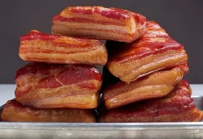 Rețetă revoluționară! Slănina cu gust de afumat fără fumător – cum să o prepari acasă ușor și rapid! 1 Slanina 400x273 1