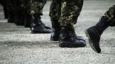 Lovitură pentru românii din diaspora! Ești obligat să mergi în armată dacă ai încă buletin de România
