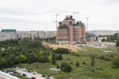 Imagini terifiante în Catedrala Neamului! A căzut de la 60 de metri înălțime, lângă intrare