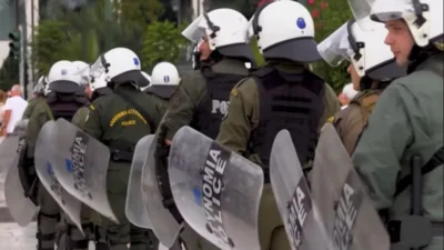 Grecia aprobă ziua de lucru de 13 ore, în ciuda protestelor extinse