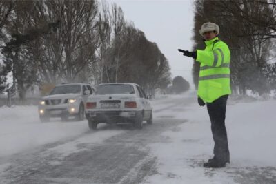 AMENDĂ URIAȘĂ IARNA! Șoferii riscă 2.900 de lei dacă NU au asta în mașină – obiectul care NU trebuie să lipsească sub nicio formă!