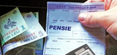 Lovitură totală pentru pensionari în 2026! Cine sunt românii care vor primi bani mai puțini pe card din cauza noilor legi