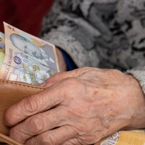 Bani în plus de la stat pentru acești români! Suma crește cu 60% în fiecare zi. Cine sunt beneficiarii din 2026