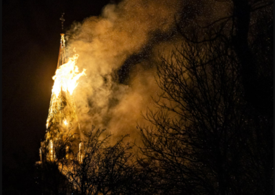 Dezastru în Amsterdam în noaptea de Revelion! O biserică celebră a ars din temelii și turnul s-a prăbușit